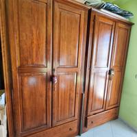 Coppia di Armadi in Legno Massello – Stile Classic