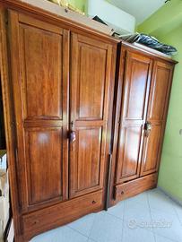 Coppia di Armadi in Legno Massello – Stile Classic