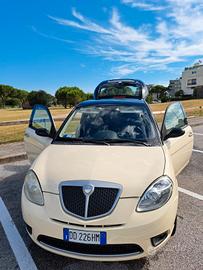 Lancia y anno 2006 auto - prezzo trattabile