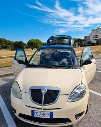 Lancia y anno 2006 auto - prezzo trattabile