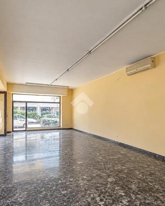 NEGOZIO A GIULIANOVA
