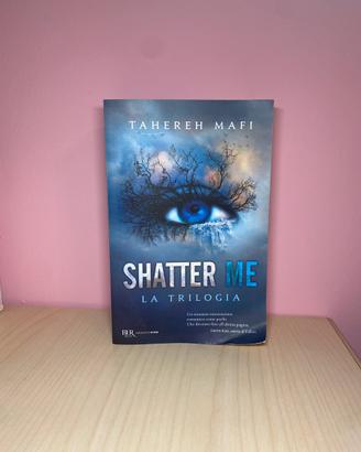 Libro “shatter me”