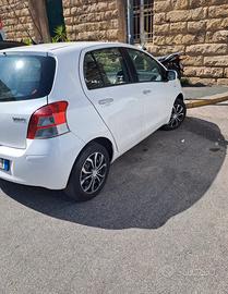 TOYOTA YARIS 2010 - con impianto stereo