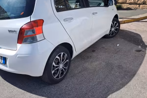 TOYOTA YARIS 2010 - con impianto stereo
