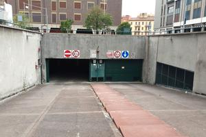 Ampio Garage in piazza de Gasperi