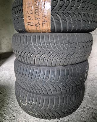 4 gomme neve 205/60 R 16 
