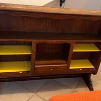 Credenza da parete in legno massiccio color noce