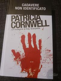 Libro 'Cadavere non identificato' di P. Cornwell