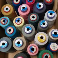 spolette di filo per cucire 