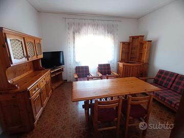 Arredamento completo stile montano pino massello