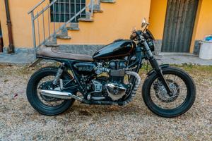 Triumph Bonnevile T100 - Custom Cafè Racer