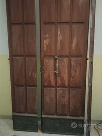 Portone in ciliegio con rifiniture in rame 