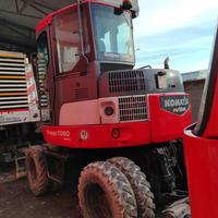 ESCAVATORE GOMMATO KOMATSU
