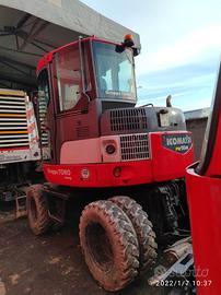 ESCAVATORE GOMMATO KOMATSU