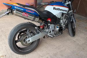 Honda hornet 900