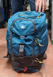 Zaino Trekking Quechua Forclaz 40L materassino