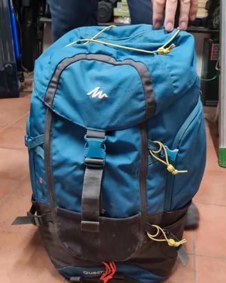 Zaino Trekking Quechua Forclaz 40L materassino