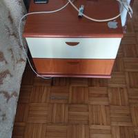 Scrivania, mensola e comodino