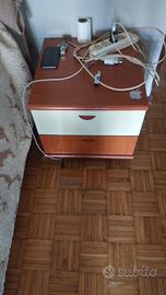 Scrivania, mensola e comodino