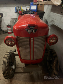 Trattore d'epoca Massey Ferguson