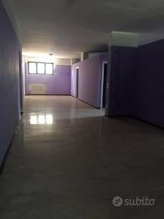 Immobile di 240 m² con più di 5 locali a Modena - Vista 2
