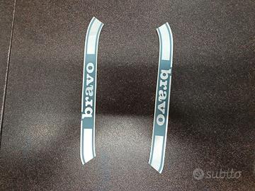 COPPIA TARGHETTE ADESIVE SERBATOIO BRAVO