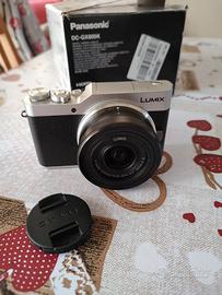 Fotocamera Lumix GX800 con obiettivo Lumix 12-32