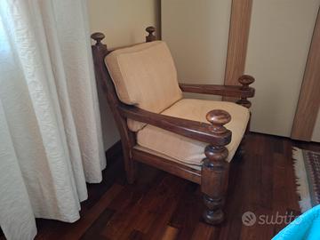 Poltrona in legno massello 