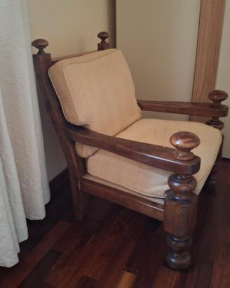 Poltrona in legno massello 