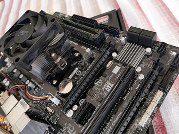 Componenti computer desktop (MB+CPU+RAM+VIDEO)