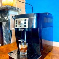 MACCHINA CAFFE' DE LONGHI MAGNIFICA S