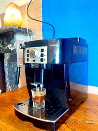 MACCHINA CAFFE' DE LONGHI MAGNIFICA S