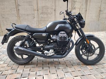 Moto Guzzi V7 850 stone
