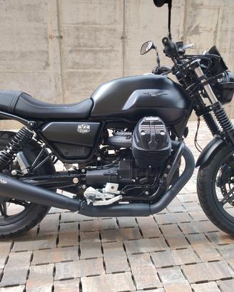 Moto Guzzi V7 850 stone