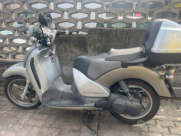 Aprilia scarabeo 200