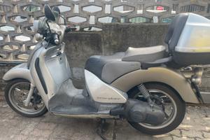 Aprilia scarabeo 200