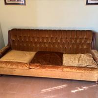Divano letto vintage con poltrone e sedia abbinati