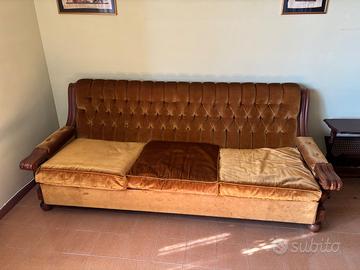 Divano letto vintage con poltrone e sedia abbinati