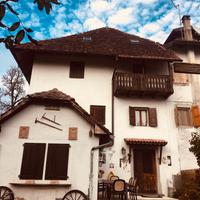 Casa accostata con giardino e frutteto