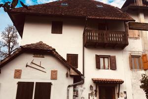 Casa accostata con giardino e frutteto