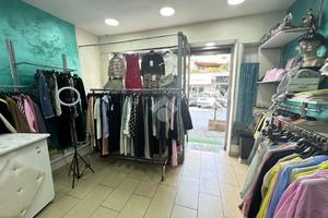 NEGOZIO A NAPOLI