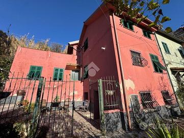 CASA SEMINDIPENDENTE A GENOVA