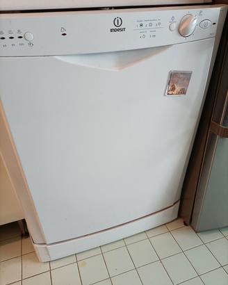 Lavastoviglie Indesit 