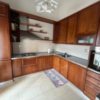 CUCINA IN CILIEGIO CON ELETTRODOMESTICI