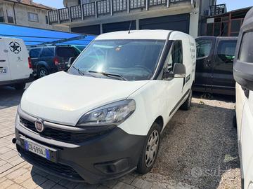 FURGONE FIAT DOBLO DA RIPARARE