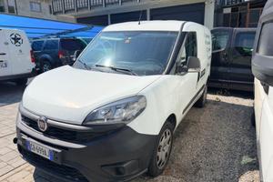 FURGONE FIAT DOBLO DA RIPARARE