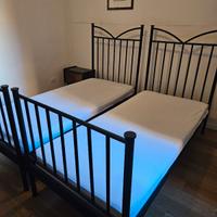 2 LETTI SINGOLI IN FERRO (CON O SENZA MATERASSI)