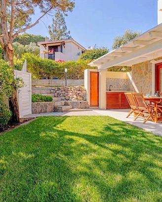 Villa indipendente con ampio giardino privato