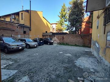 AUTORIMESSA A BOLOGNA
