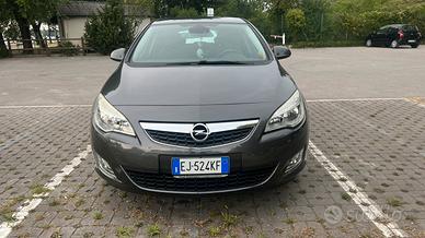Opel astra cosmo 1.7cdti(2011)
